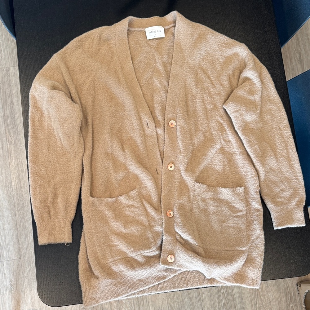 Wilfred free women’s oversized cashmere sweater